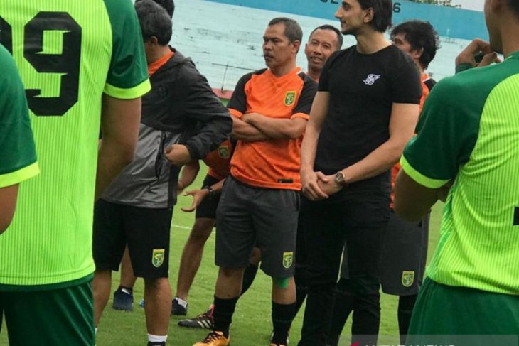 Persebaya kontrak Mustaqim sebagai asisten pelatih dampingi Aji