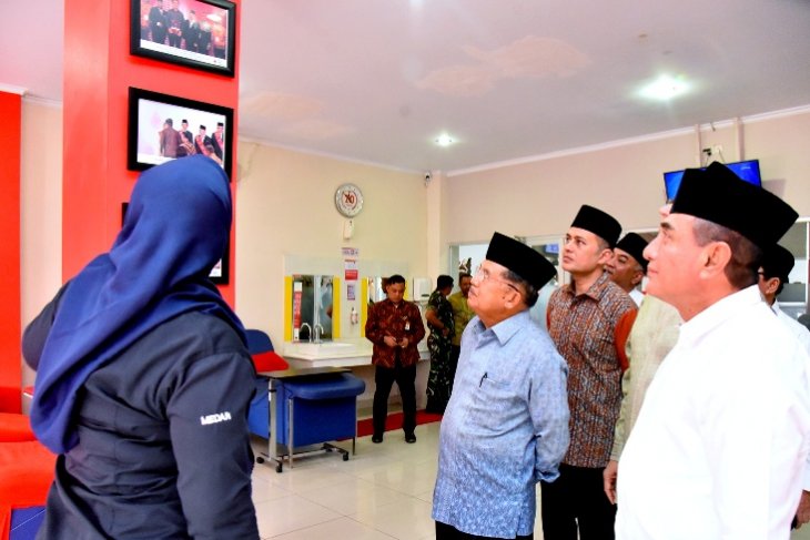 Jusuf Kalla tinjau markas PMI Sumut di Medan