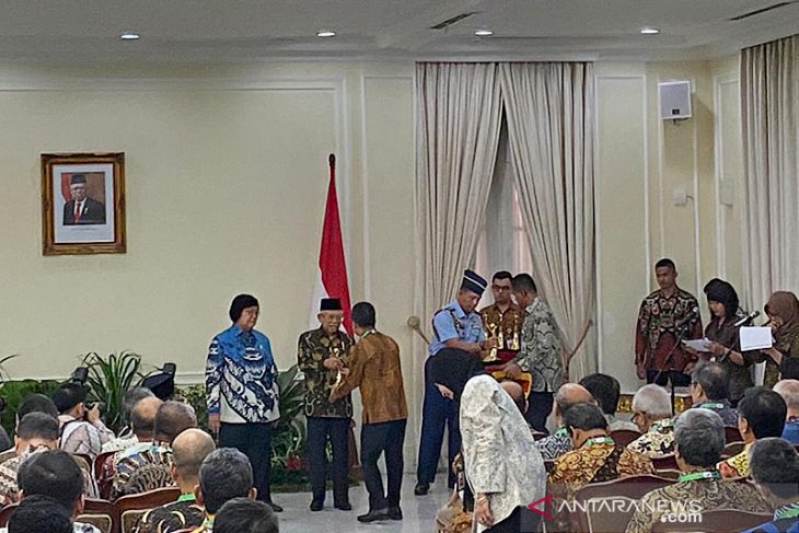 Wapres serahkan penghargaan Proper Emas kepada 26 perusahaan