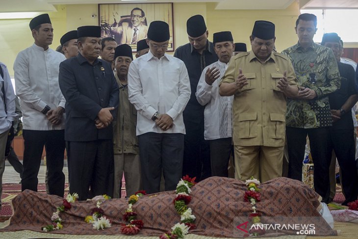 Prabowo melayat Rektor UKRI 