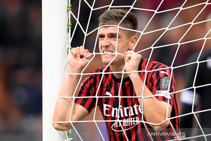 Tottenham dan Milan sepakati transfer Piatek