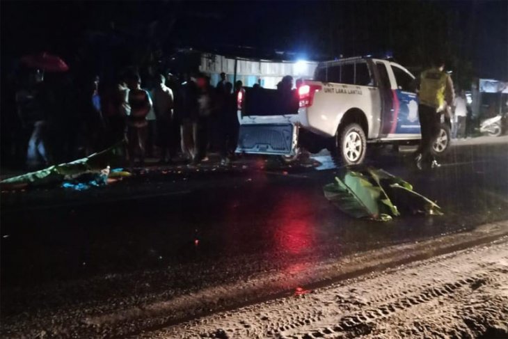 Pasutri pedagang sayur meninggal tertabrak mobil