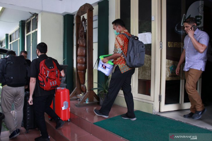 Penggeledahan KPK di dinas PUBM SDA Sidoarjo