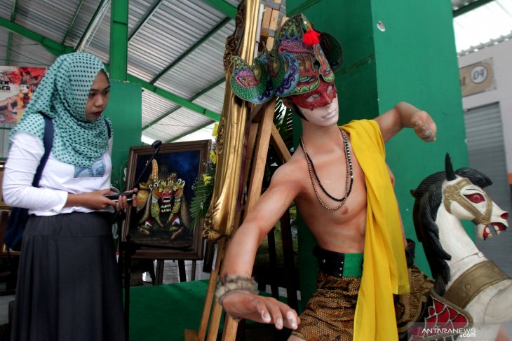 Pasar seni rupa di Malang