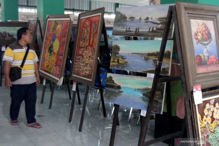 Pasar seni rupa di Malang