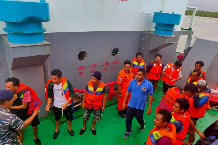 A cargo ship sinks in Belitung waters