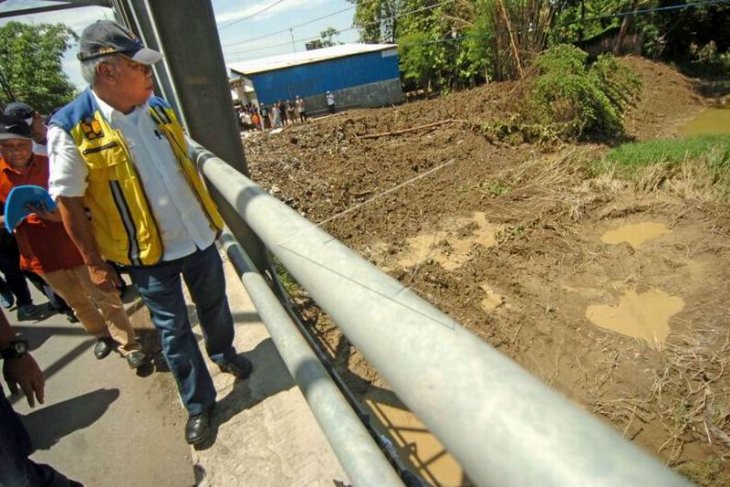 Menteri PUPR tinjau tanggul sungai Babakan yang jebol