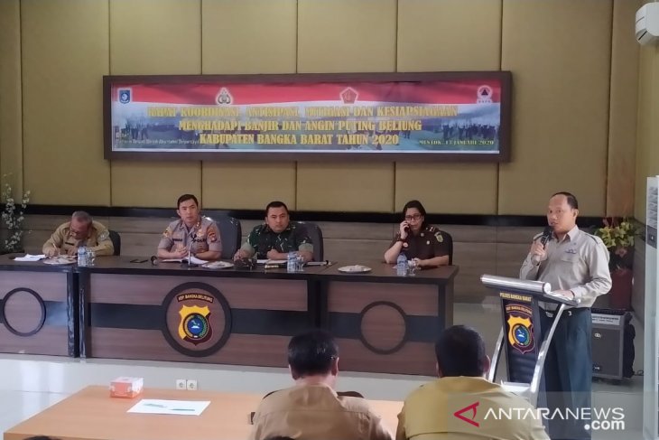 Warga Kabupaten Bangka Barat diminta waspadai banjir dan angin kencang