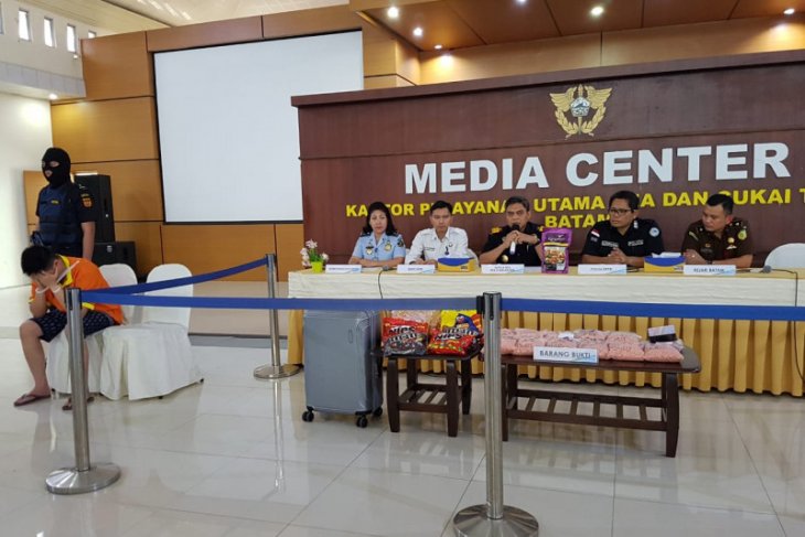 Batam customs seizes 30,037 ecstasy pills smuggled from Malaysia