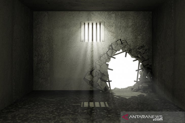 Ratusan narapidana Uganda kabur, sebagian membawa senjata dan amunisi