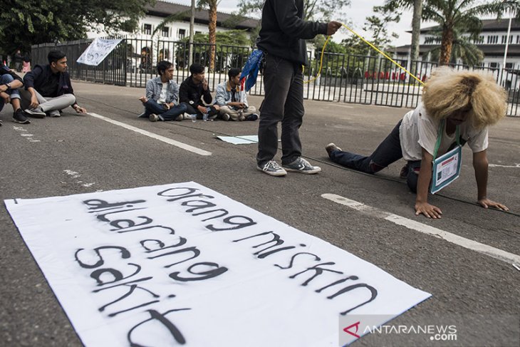 Aksi teaterikal jaminan kesehatan 