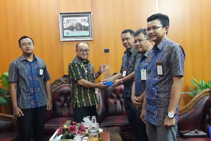 Pemkab Tabalong terima penghargaan pembayaran listrik tepat waktu