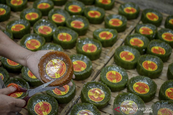 Produksi dodol keranjang jelang Imlek 