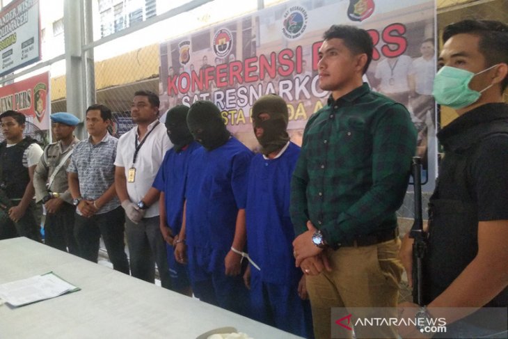 Baru pertama jual sabu-sabu, tiga pengedar dicokok polisi