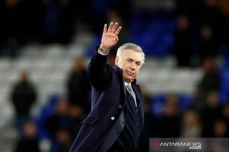 Ancelotti hapalkan yel-yel baru buatan suporter Everton untuknya