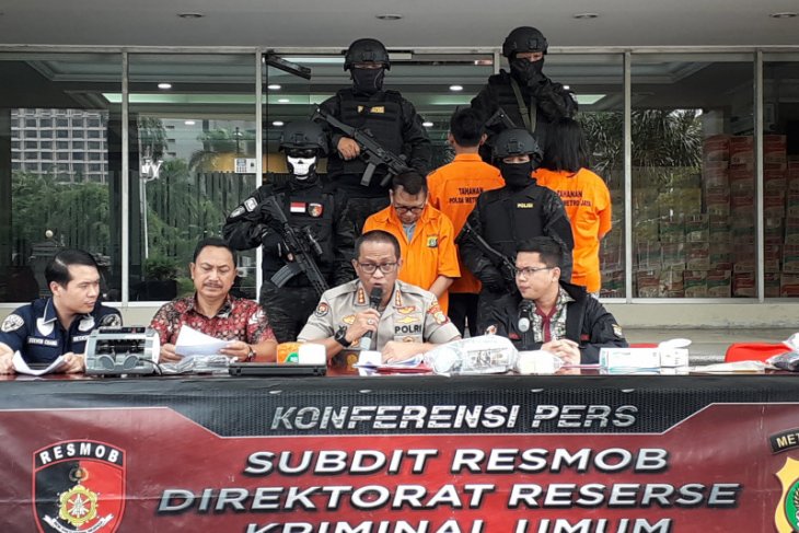 Polda Metro ringkus pembuat uang dolar palsu