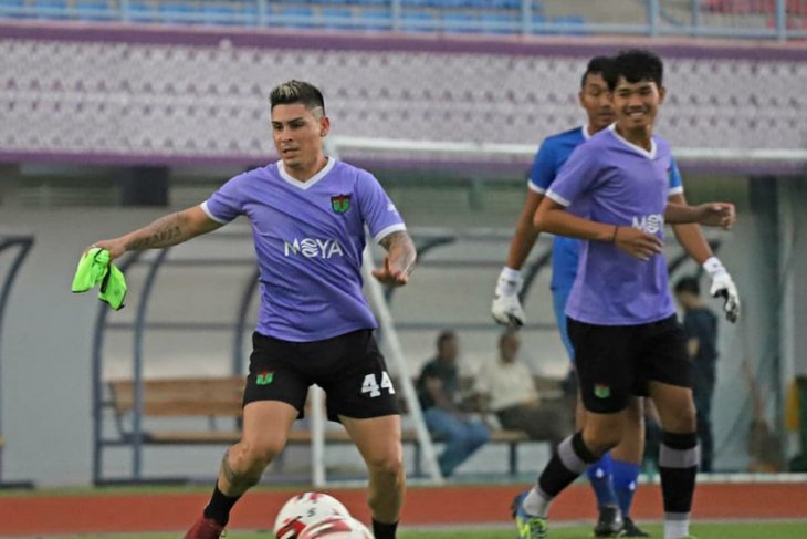 Gelandang asal Argentina, Mateo Bustos bertekad bawa Persita finis di papan tengah
