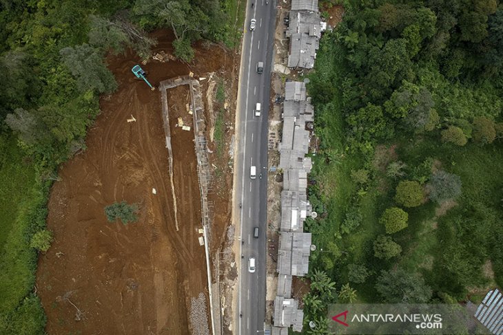 Pembangunan jalur penyelamat di tanjakan emen 