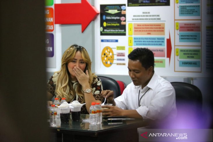 Polda Jatim periksa penyanyi Pinkan Mambo kasus