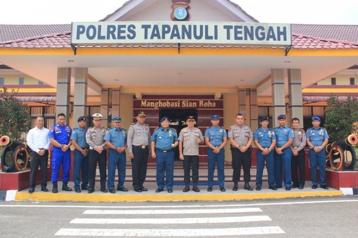 Danlanal Sibolga yang baru berkunjung ke Mapolres Tapteng