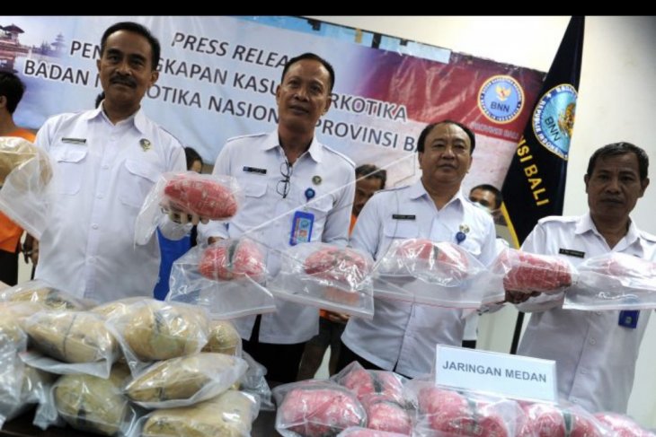 Kasus paket ganja kiriman dari Medan