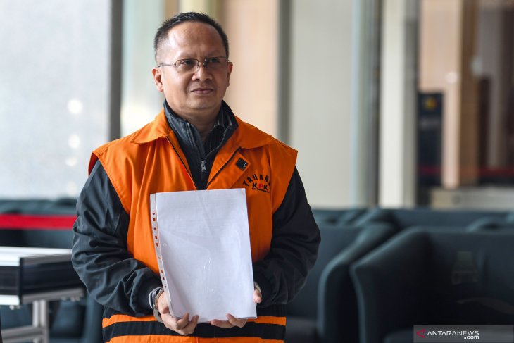 Buah terima suap, tiga mantan pemeriksa pajak divonis 5 dan 3 tahun penjara
