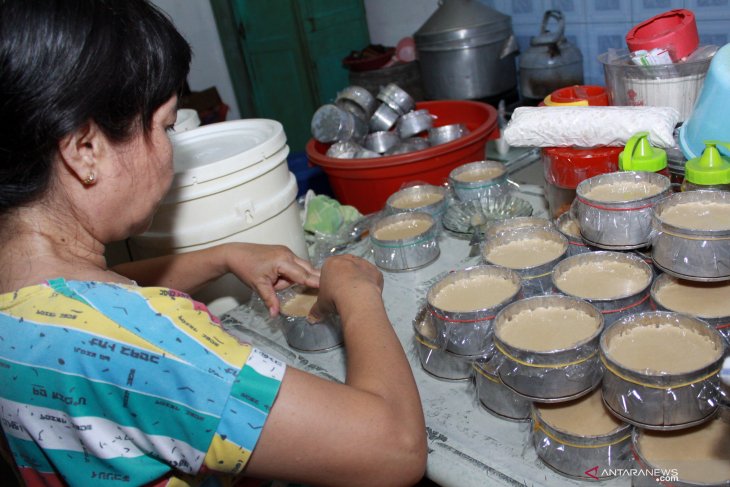 Produksi kue keranjang