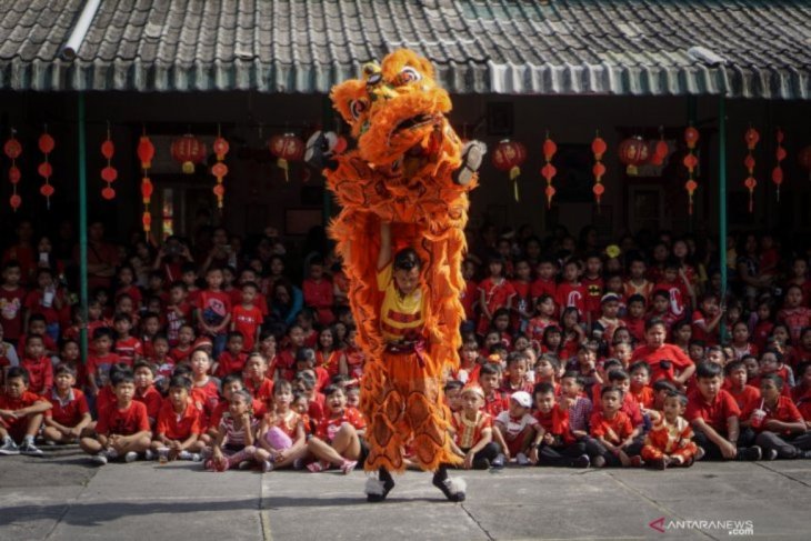 Barongsai hibur siswa di sekolah