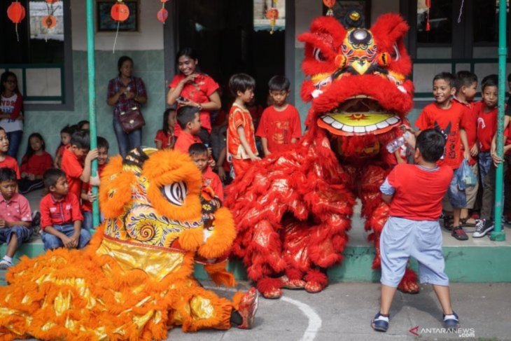 Barongsai hibur siswa di sekolah