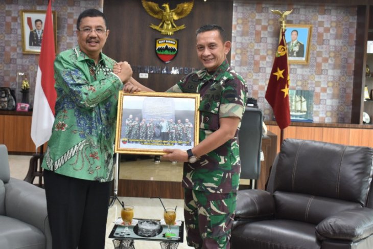 Mantan Gubernur Sumut bangun tali silaturahim dengan Kodam I/BB