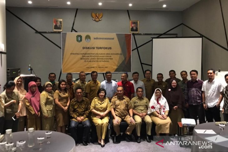 Konservasi lahan perkebunan di Provinsi Kalbar memiliki dua payung hukum
