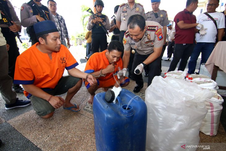 Ungkap produksi miras oplosan