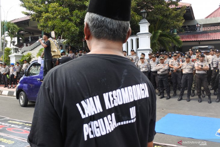 Aksi tuntut mundur Bupati Jember