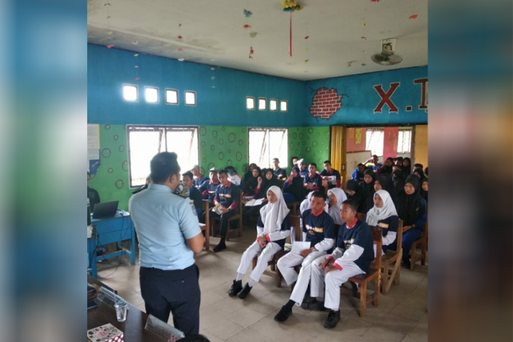 Kantor Imigrasi sosialisasi di SMKN 1 Sukadana Kayong Utara