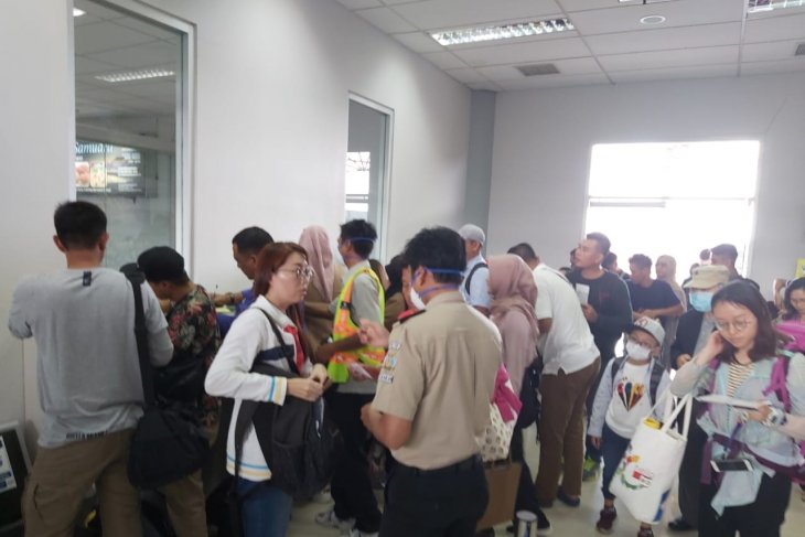 Indonesian health workers in Tarakan must wear N95 masks