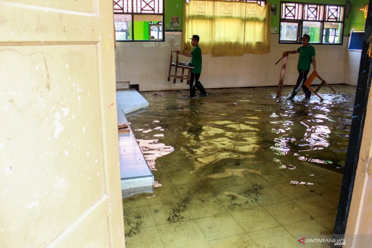 Sekolah terdampak banjir