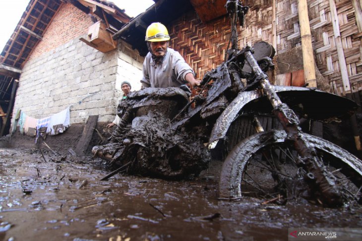 Penanganan bencana banjir bandang Bondowoso