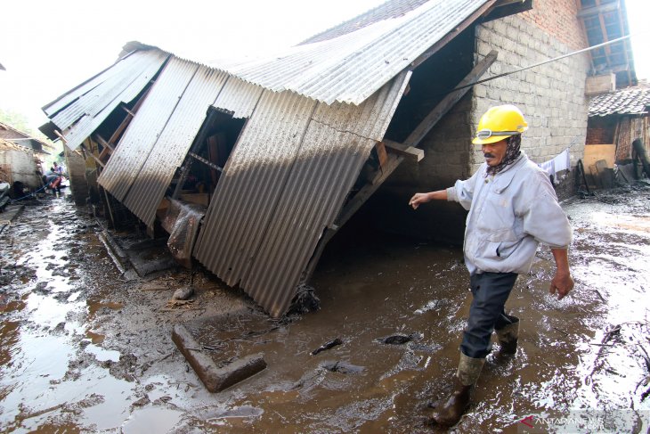 Penanganan bencana banjir bandang Bondowoso