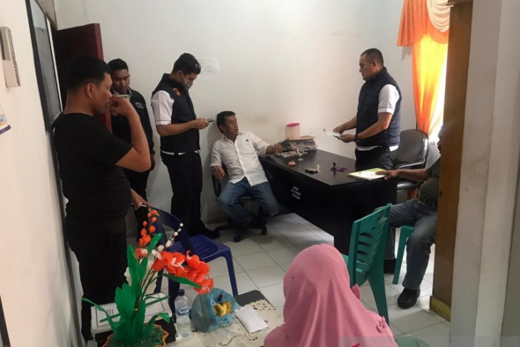 Pasca-OTT, polisi tetapkan Camat Babalan tersangka pemerasan