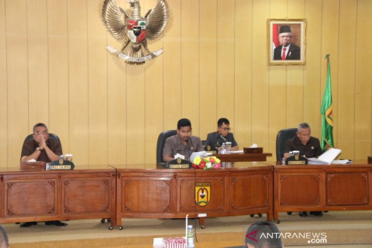 Ketua DPRD pimpin rapat paripurna