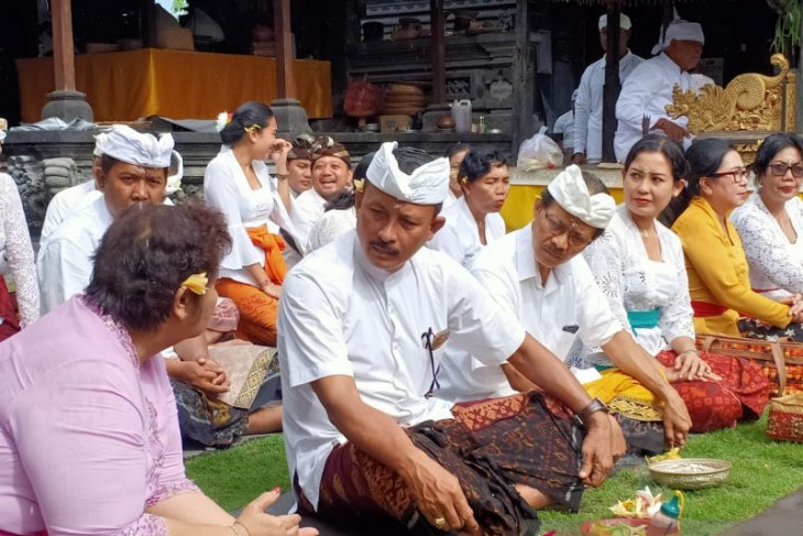 Dinpar Bali adakan persembahyangan doakan wabah virus corona cepat reda