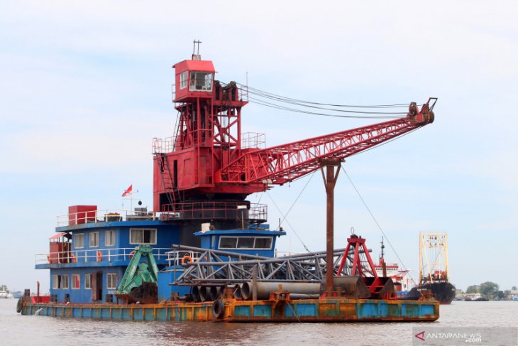 Empat ABK asal China dikarantina di kapal mereka di Sungai Kapuas