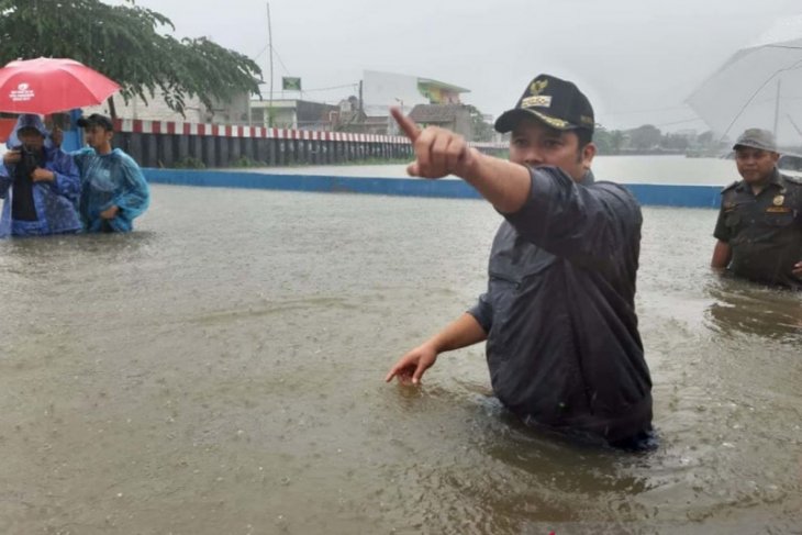 Floods swamp Tangerang City, Banten
