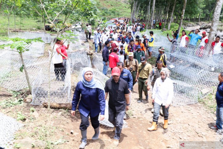 Khofifah minta warga Jatim waspadai cuaca ekstrem hingga Februari 2020