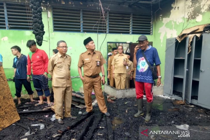 Sekda Tamzil tinjau lokasi kebakaran di MAN 1 HST