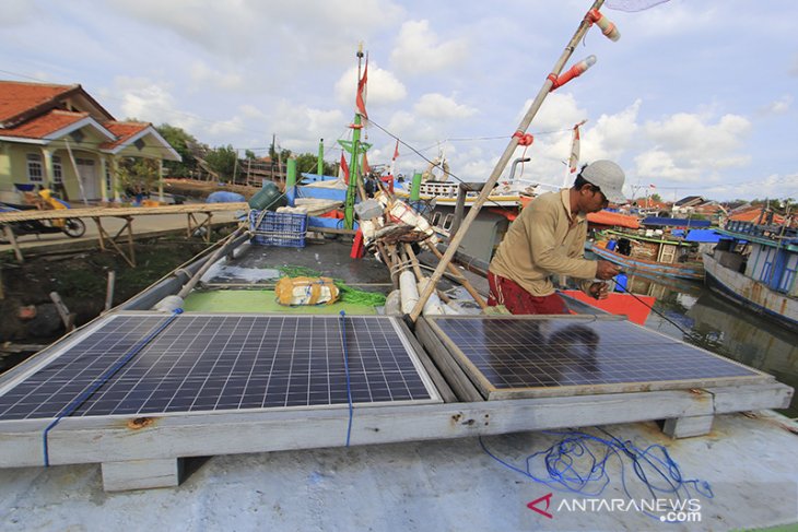 Nelayan gunakan panel surya 