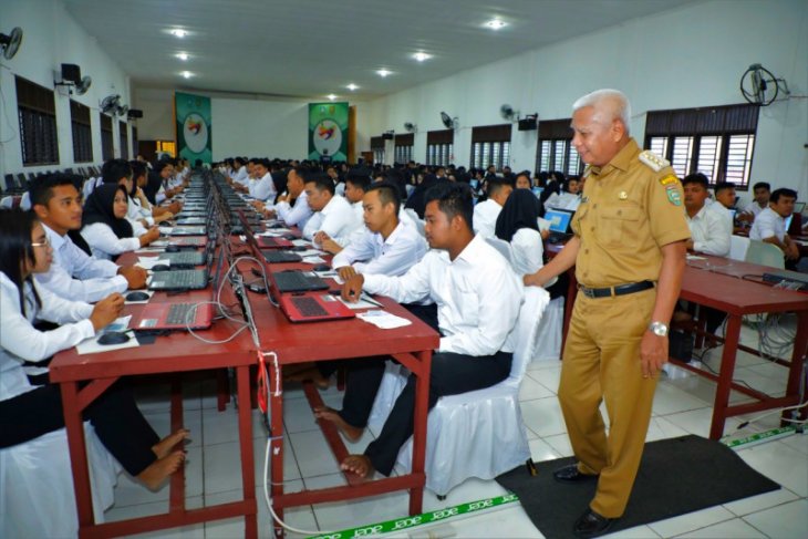 Bupati Asahan pantau pelaksanaan ujian CPNS