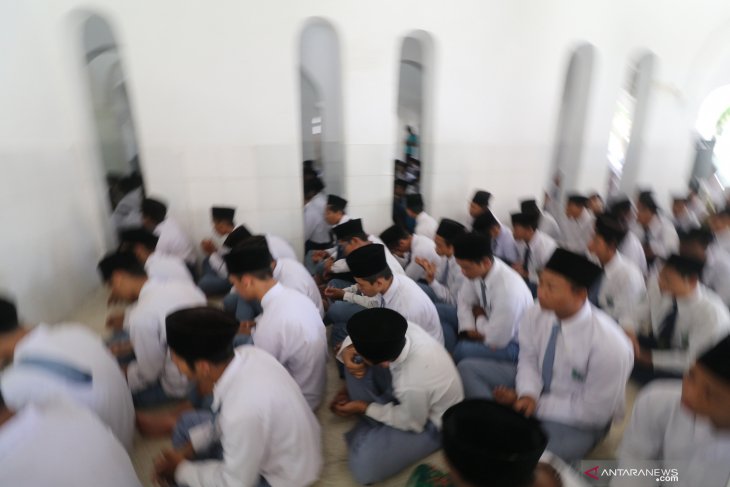 Shalat gaib untuk Gus Sholah