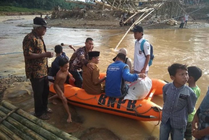 Warga Lebak korban bencana butuh jembatan gantung