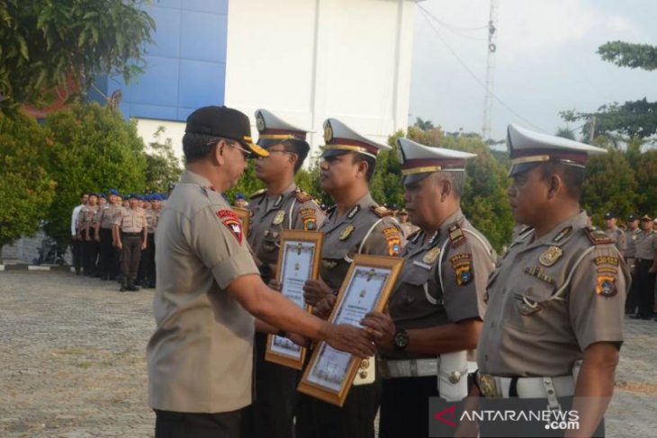 Kapolda Babel berikan penghargaan kepada empat Satlantas